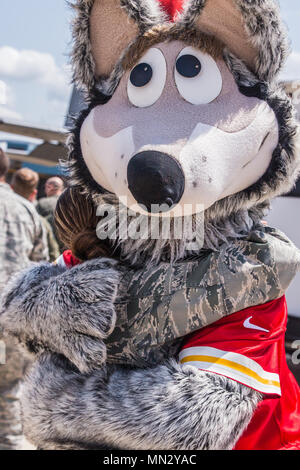 Kansas city chiefs mascot hi-res stock photography and images - Alamy