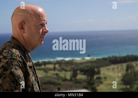 Lt. Gen. David Berger, commander, U.S. Marine Corps Forces, Pacific, observes the view from atop Kansas Tower aboard Marine Corps Base Hawaii (MCBH), Aug. 24, 2017. Berger and U.S. Senator Brian Schatz of Hawaii met at MCBH to discuss and learn more about capabilities, readiness and future challenges to Marines in the region and discussed the projection of power, production of readiness and promotion of resiliency with current and future military projects. (U.S. Marine Corps photo by Sgt. Alex Kouns/Released) Stock Photo