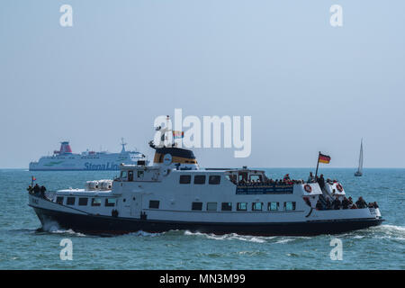 Ausflugsschiff auf der Ostsee vor der Insel Rügen, Mecklenburg-Vorpommern, Deutschland Stock Photo