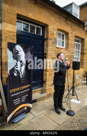 singing at Althorp Northamptonshire Steve Conway singer stone walls ...