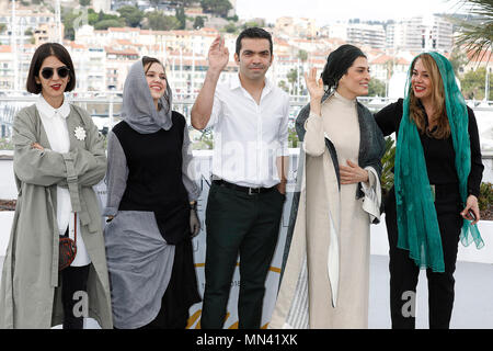 Cannes, France. 13th May, 2018. (L-R) Actresses Solmaz Panahi, Marzieh Rezaei, Cinematographer Amin Jafari, editor Mastaneh Mohajer and actress Behnaz Jafari at the '3 Faces (Se Rokh)' photocall during the 71st Cannes Film Festival at the Palais des Festivals on May 13, 2018 in Cannes, France. Credit: John Rasimus/Media Punch ***FRANCE, SWEDEN, NORWAY, DENARK, FINLAND, USA, CZECH REPUBLIC, SOUTH AMERICA ONLY*** Credit: MediaPunch Inc/Alamy Live News Stock Photo