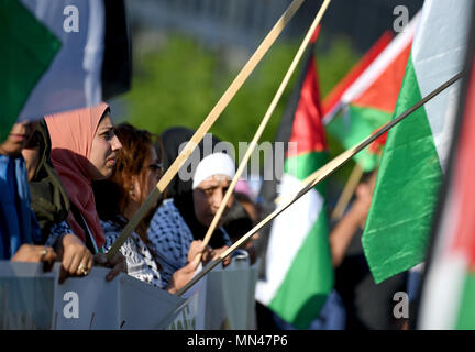Berlin, Germany. 14th May, 2018. 14 May 2018, Germany, Berlin: Protesters carrying Palestinian flags standing before the US embassy. Credit: Britta Pedersen/dpa-Zentralbild/dpa/Alamy Live News Stock Photo