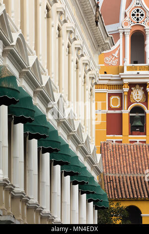 Colonial architecture on Plaza San Pedro Claver, the Old Town, Cartagena, Colombia Stock Photo