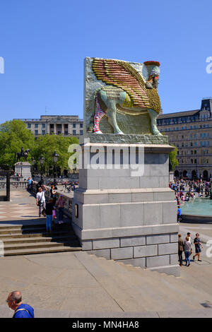 Michael Rakowitz’s artwork, 'The invisible Enemy should not exist' - Fourth Plinth in Trafalgar Square. It is made from 10,000 date syrup cans. Stock Photo
