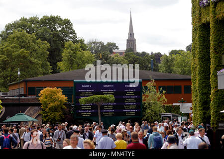 London, 3 July, 2017 - Wimbledon:  Crowds at the All England Club on the opening day of Wimbledon Stock Photo