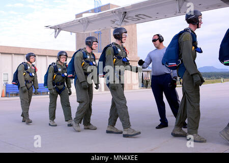 Airmanship 490, Basic Freefall Parachuting students, load onto a UV-18 B Twin Otter jump plane at the 98th Flying Training Squadron,  U.S. Air Force Academy, Colo., on Aug. 23, 2017.  (U.S. Air Force photo/ Mike Kaplan) (released) Stock Photo