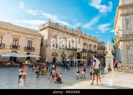 Siracusa, Italy - August 17, 2017: Piazza Duomo and the cathedral with people around in the old town in Siracusa, Sicily, Italy Stock Photo