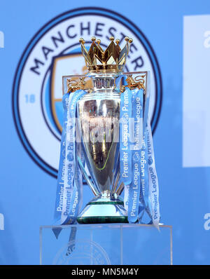 the-premier-league-trophy-