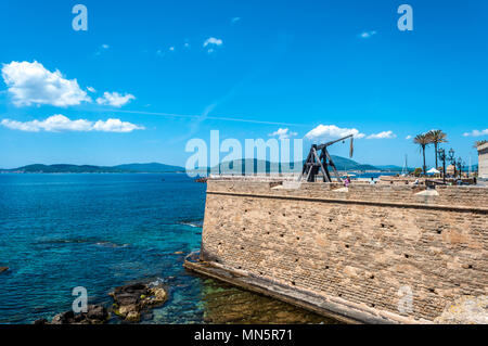 ancient catapult on the ramparts of Alghero in spring Stock Photo