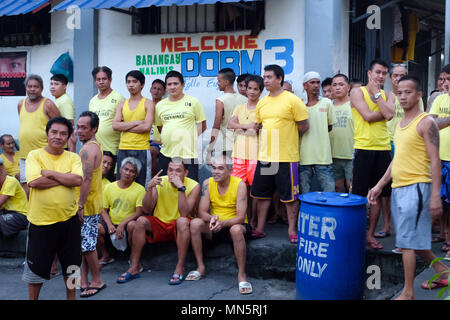 Inmates in the open courtyard of Manila City Jail in Manila, Philippines Stock Photo