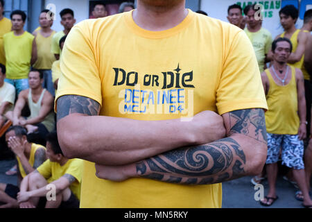 Inmates in the open courtyard of Manila City Jail in Manila, Philippines Stock Photo