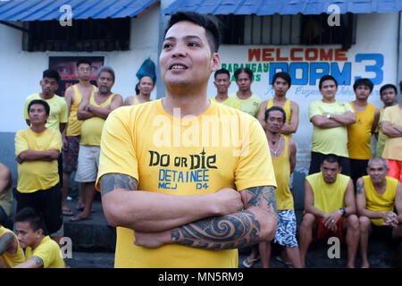 Inmates in the open courtyard of Manila City Jail in Manila, Philippines Stock Photo