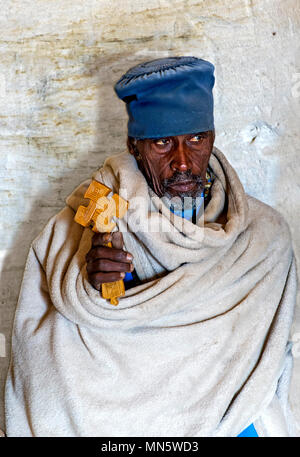 Orthodox Priest of the rock-hewn church Daniel Korkor, Gheralta mountains, Tigray, Ethiopia Stock Photo