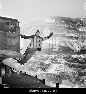 Brakeman of an Ore Train at Open-Pit Mining Operations, Utah Copper Company, Bingham Canyon, Utah, USA, Andreas Feininger for Office of War Information, November 1942 Stock Photo