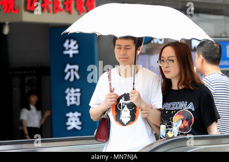 Suzhou, Suzhou, China. 14th May, 2018. Suzhou, CHINA-14th May 2018: Heat wave hits Suzhou, east China's Jiangsu Province. The temperature rises to 33.3 Celsius degree in Suzhou. Credit: SIPA Asia/ZUMA Wire/Alamy Live News Stock Photo