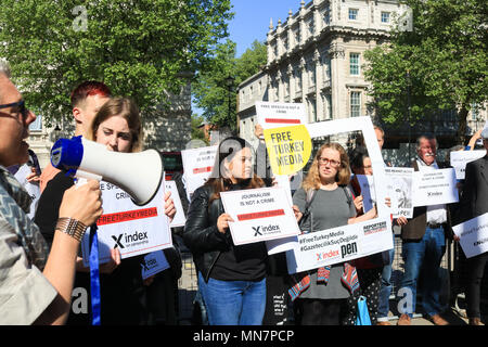 London UK.15th May 2018. Members of Free Turkey Media protest outside Downing Street calling to free journalists imprisoned in Turkey by President Recep Tayyip Erdoğan who is on a three day visit to the United Kingdom and is preparing to meet British Prime Minister Theresa May at Downing  Street Credit: amer ghazzal/Alamy Live News Stock Photo