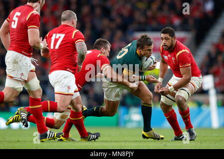 No way through for Handre Pollard during the IRB RWC 2015 Quarter Final match between Wales v RSA South Africa at Twickenham Stadium. London, England. 17 October 2015 Stock Photo