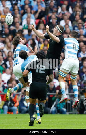 New Zealand's Brodie Retallick leaps for the high ball with Argentina's Pablo Matera and Francesco Nahuel Tetaz during the RWC 2015 match between New Zealand v Argentina at Wembley Stadium. London, England. 20 September 2015 Stock Photo