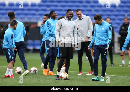 Groupama Stadium. 15th May, 2018. Lyon, France; Europa League Final training, Atletico Madrid versus Marseille; Olympique de Marseille train; Goalkeeper Steve Mandanda shares a joke with Florian Thauvin Credit: Action Plus Sports/Alamy Live News Stock Photo