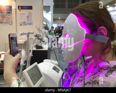 Tokyo Japan, Japan. 15th May, 2018. Beautyworld 2018 in Tokyo Japan, The Beautyworld 2018 is a Nail Forum where buyers and the whole beauty business get together to see latest trends, techniques and products in market for beauty salons and other businesses. The show is sponsored by the Ministry of Economy, Trade and Industry of Japan, Japan Tourism and the Tokyo Metropolitan Government. Photo: Ramiro Agustin Vargas Tabares Credit: Credit: /ZUMA Wire/Alamy Live News Stock Photo