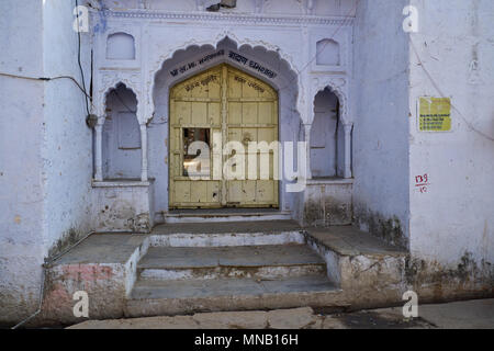 Traditional doors in holy Indian town of Pushkar, Rajasthan Stock Photo