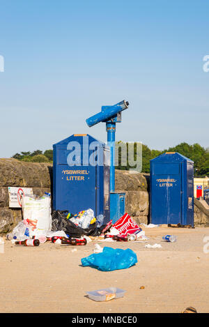 Litter beside bins at Whitmore Bay, Barry Island, Wales,early on a bright sunny summer morning. Stock Photo