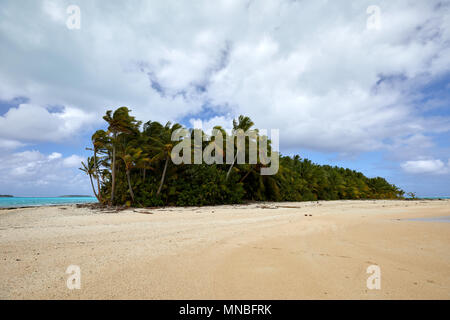 Moturakau, one of the smaller islands that make up the atoll of Aitutaki in the Cook Islands, South Pacific. Stock Photo