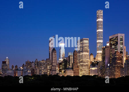 Manhattan skyline at dusk, New York City Upper East Side, USA. Stock Photo