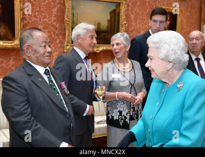 Queen Elizabeth II talks with Capt Rambahadur Limbu VC, at a reception for the living recipients of the Victoria and George Cross medals, in the Picture Gallery at Buckingham Palace in London. Stock Photo