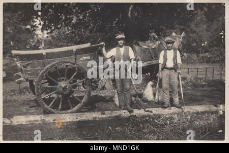 Vintage Photograph of Workers With Their Horse & Cart. Cart Signed S.H.Barnes of Allington, Wiltshire, England, UK Stock Photo