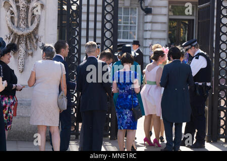 London, UK. 15th May 2018. Guests arrive for the first Queens garden party of the season at Buckingham Palace Credit: Ink Drop/Alamy Live News Stock Photo