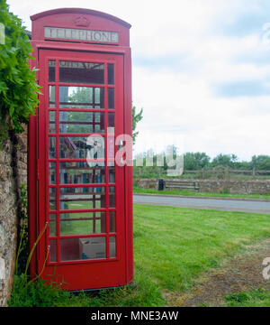 Leicestershire, UK. 16th May 2018. An old telephone box is used as a communal book exchange or local library in the village of Drayton, Leicestershire, UK. © flab lstr / Alamy Live News Stock Photo