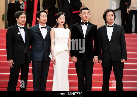 Cannes, France. 16th May, 2018. Chang-dong Lee, Ah-in Yoo, Jong-seo Jeon and Steven Yeun on the 'BURNING' Red Carpet on Wednesday 16 May 2018 as part of the 71st International Cannes Film Festival held at Palais des Festivals, Cannes. Pictured: Chang-dong Lee, Ah-in Yoo, Jong-seo Jeon , Steven Yeun. Picture by Julie Edwards. Credit: Julie Edwards/Alamy Live News Stock Photo