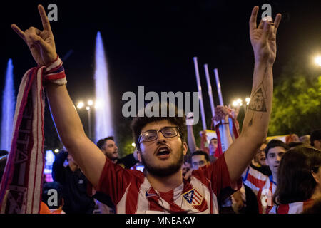 Madrid, Spain. 16th May, 2018. Atletico de Madrid fans celebrating UEFA Europa League title after winning the final match against Olympique de Marseille by 0 - 3. In Madrid, Spain. Credit: Marcos del Mazo/Alamy Live News Stock Photo