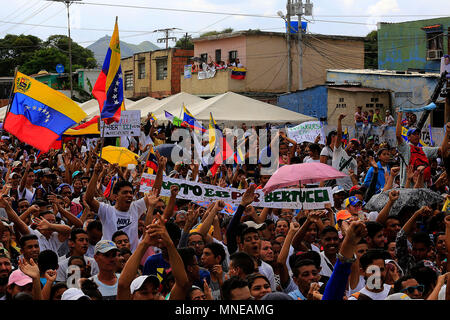 Valencia, Carabobo, Venezuela. 16th May, 2018. May 16, 2018. Followers of the evangelical church and supporters of the evangelical pastor and presidential candidate Javier Bertucci, participate in the closing ceremony for the presidency of Venezuela, in the city of Valencia, Carabobo state. Photo: Juan Carlos Hernandez Credit: Juan Carlos Hernandez/ZUMA Wire/Alamy Live News Stock Photo