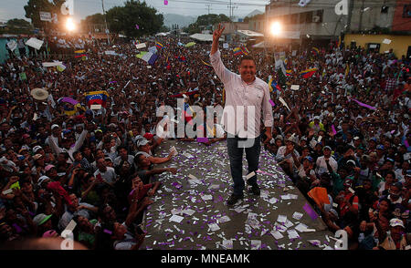 Valencia, Carabobo, Venezuela. 16th May, 2018. May 16, 2018. Javier Bertucci, evangelical pastor and presidential candidate, participates in the closing ceremony for the presidency of Venezuela, in the city of Valencia, Carabobo state. Photo: Juan Carlos Hernandez Credit: Juan Carlos Hernandez/ZUMA Wire/Alamy Live News Stock Photo