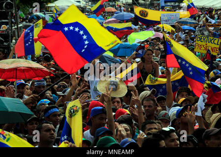 Valencia, Carabobo, Venezuela. 16th May, 2018. May 16, 2018. Followers of the evangelical church and supporters of the evangelical pastor and presidential candidate Javier Bertucci, participate in the closing ceremony for the presidency of Venezuela, in the city of Valencia, Carabobo state. Photo: Juan Carlos Hernandez Credit: Juan Carlos Hernandez/ZUMA Wire/Alamy Live News Stock Photo