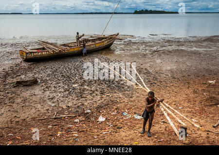 Bunce Island, Sierra Leone - June 02, 2013: West Africa, unknown fisherman unloads the material from the dock, Bunce Island was a British slave tradin Stock Photo