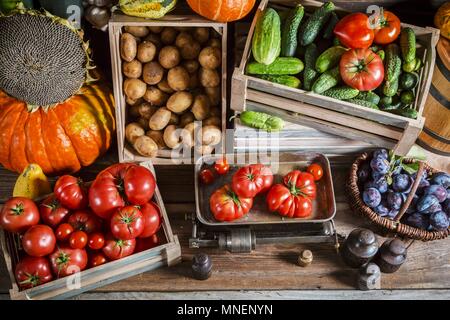 Crates of fresh fruit and vegetables Stock Photo