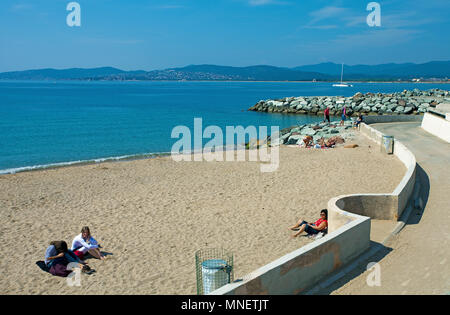 Beach at Saint-Raphaël, Cote d'Azur, Département Var, Provence-Alpes-Côte d’Azur, South France, France, Europe Stock Photo