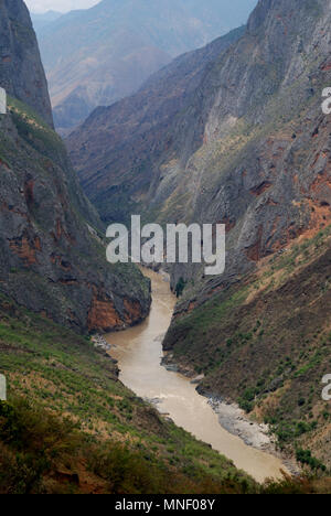 Tiger Leaping Gorge (Chinese: »¢ÌøÏ¿; pinyin: H¨³ti¨¤o Xi¨¢) is a canyon on the Yangtze River ¨C locally called the Golden Sands River (½ðÉ³½; J¨©nsh Stock Photo