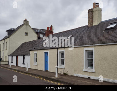 A row of single storey old Fishermens Cottages at Long Lane in Broughty Ferry, near Dundee, Angus, Scotland. Stock Photo