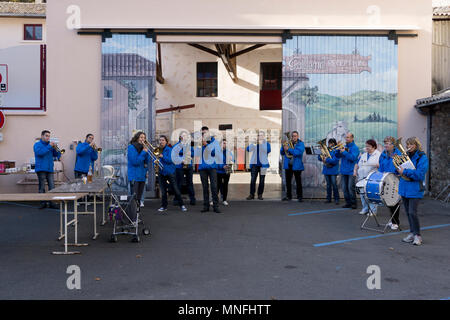 Auvergne-Rhône-Alpes, France. Brass band playing music in Beaujeu Stock Photo