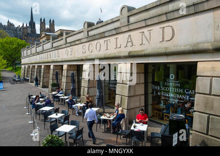 Cafe outside entrance to National Galleries of Scotland in Princes Street Gardens Edinburgh, Scotland, UK Stock Photo