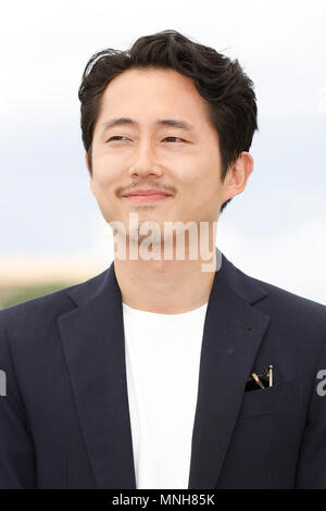 Cannes, France. 17th May 2018. Steven Yeun at the 'Burning' photocall during the 71st Cannes Film Festival at the Palais des Festivals on May ZZZ, 2018 in Cannes, France. Credit: John Rasimus/Media Punch ***FRANCE, SWEDEN, NORWAY, DENARK, FINLAND, USA, CZECH REPUBLIC, SOUTH AMERICA ONLY*** Credit: MediaPunch Inc/Alamy Live News Stock Photo