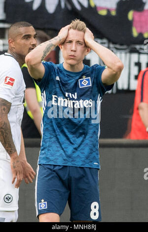 Frankfurt, Deutschland. 21st Feb, 2016. Lewis HOLTBY (HH) desperate after the final whistle; l .: Kevin-Prince BOATENG (F); Soccer 1. Bundesliga, Season 2017/2018, 33. matchday, Eintracht Frankfurt (F) - HSV Hamburg Hamburg Hamburg (HH) 3: 0, on 05/05/2018 in Frankfurt/Main/Germany. | usage worldwide Credit: dpa/Alamy Live News Stock Photo