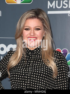 Universal City, CA, USA. 17th May, 2018. 17 May 2018- Universal City, California - Kelly Clarkson. 2018 Billboard Music Awards Host Kelly Clarkson Photo Call held at Universal Studios Hollywood. Photo Credit: Faye Sadou/AdMedia Credit: Faye Sadou/AdMedia/ZUMA Wire/Alamy Live News Stock Photo