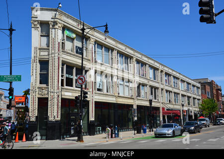 The run down terracotta flat iron building in Chicago's Wicker Park neighborhood provides studio space for local artists to create and sell their work Stock Photo