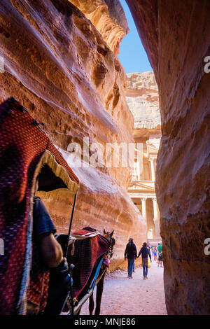 Horse drawn carriage approaching Al-Khazneh (The Treasury) through Al Siq canyon, Petra, Wadi Musa, Maan Governorate, Jordan Stock Photo