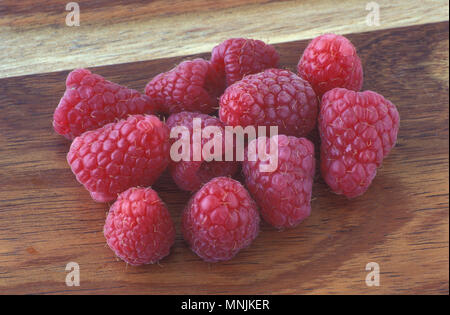 STUDIO IMAGE OF FRESHLY HARVESTED RED-FRUITED RASPBERRIES (RUBUS IDAEUS). Stock Photo